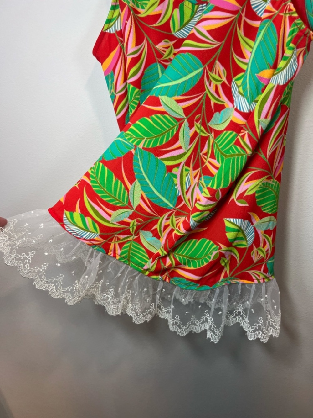 Rose+Olive Tropical Banana Print Lace Trim Sleeveless Blouse Top Flowy NEW Sz XL - Picture 7 of 10